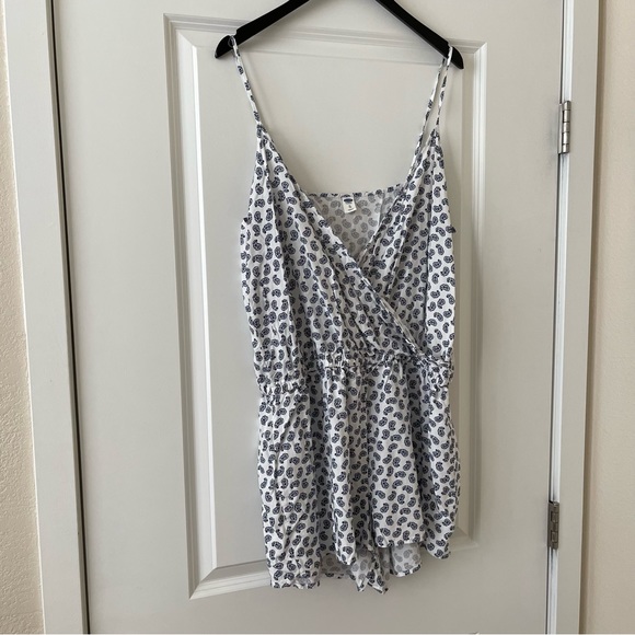 Old Navy Pants - White and blue romper